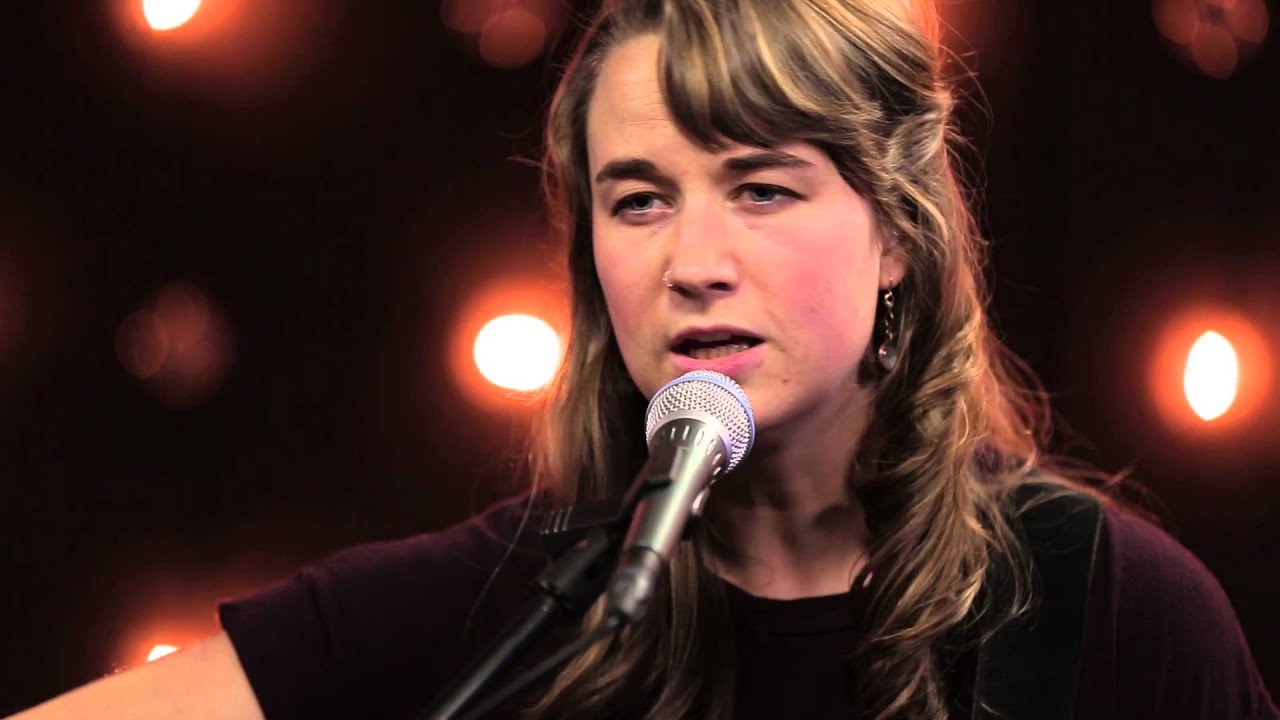 Courtney Hartman performs 'Willow and Oak'