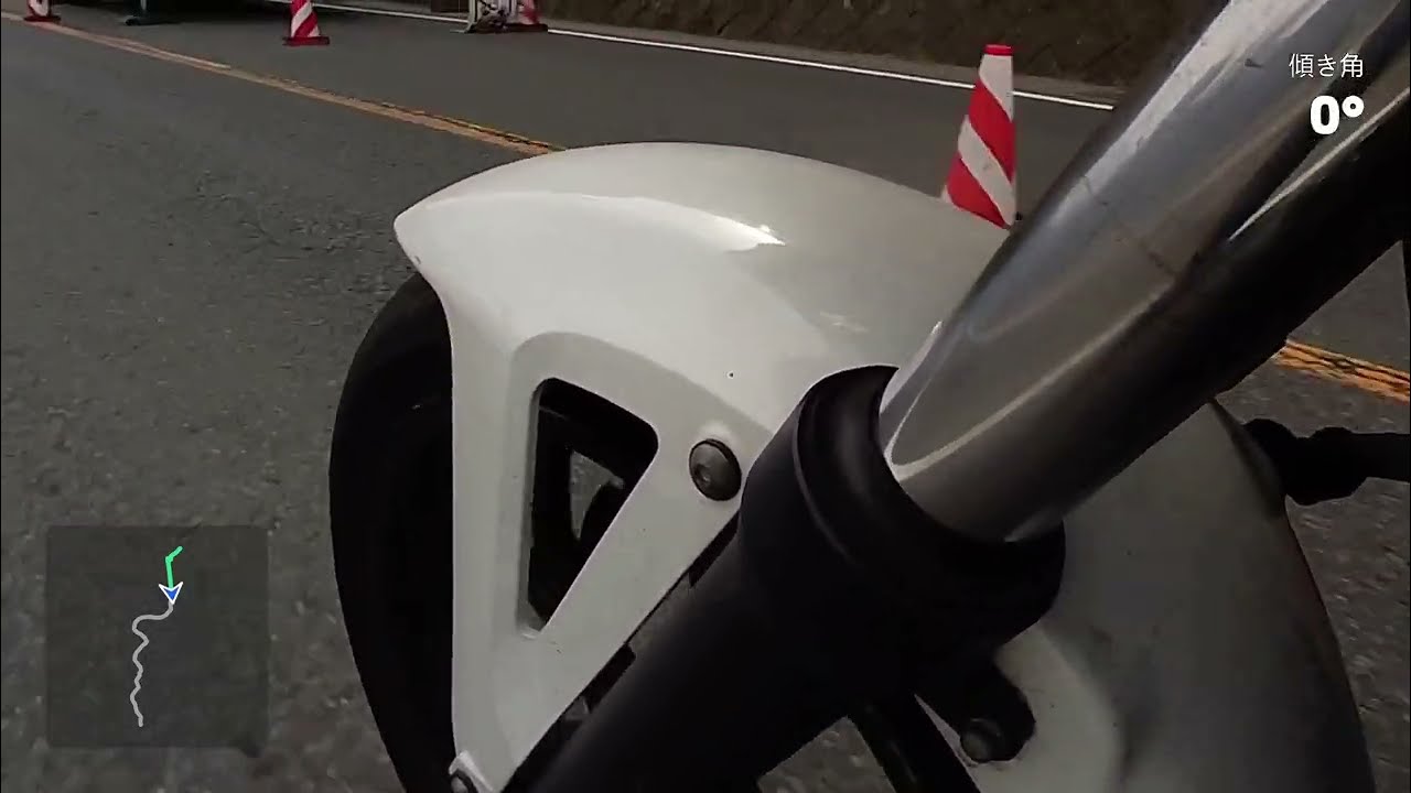 国道32号線とフロントフォークとスイングアーム  akaso360撮影