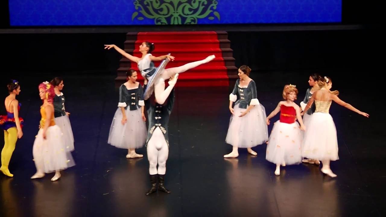 A Academia de Dança de Matosinhos apresenta Cinderella
