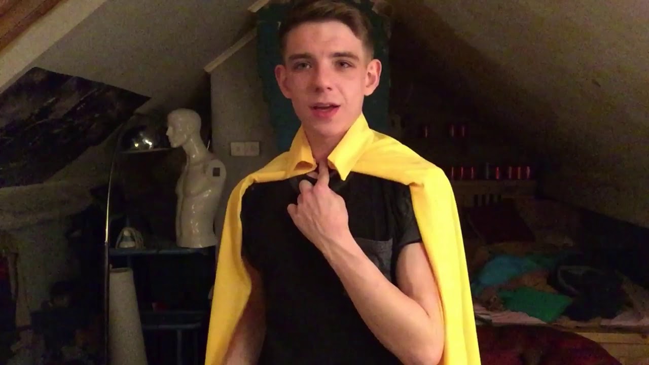 Robin Cape Review - Damian Wayne (New 52) Jason Todd (1980)