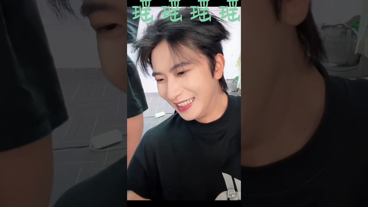 #侯朋岩 #向全世界安利侯朋岩 #直播录屏分享 #宝藏男孩儿 #治愈的笑容