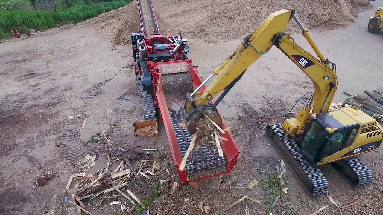Morbark 6400XT Horizontal Grinder Processing Pallets, Stumps and Yard Waste