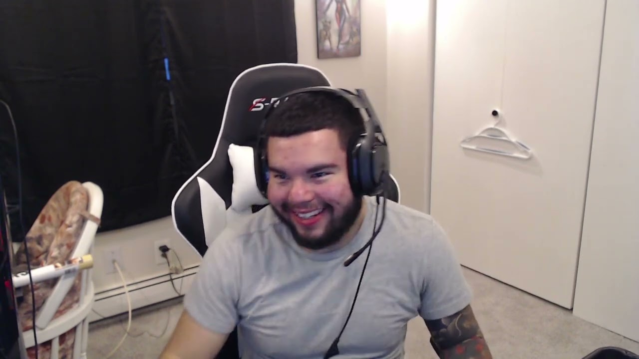 Wingstop Chicken Sandwich Review and Camo Grind