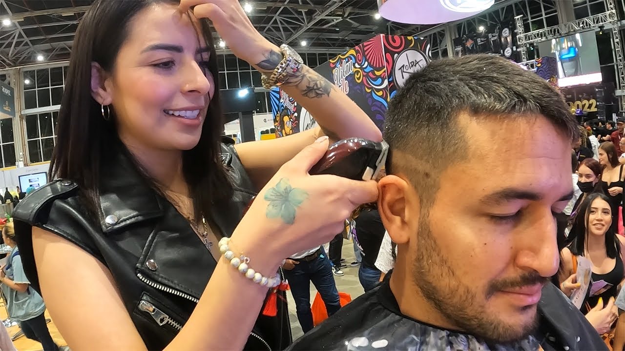 Mexican Lady Barber Takes Over Colombia 🇨🇴
