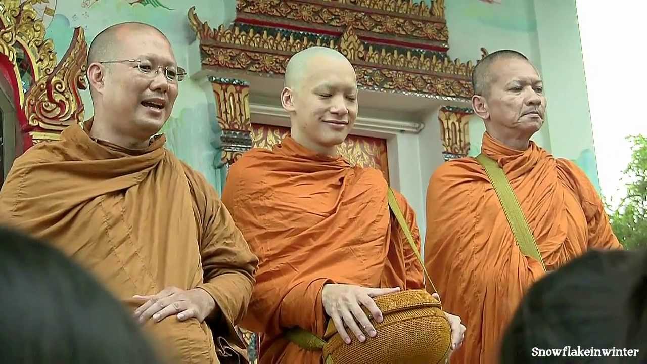 ตักบาตรพระบี้ วัดอินทราราม จ.พระนครศรีอยุธยา (05-07-13)