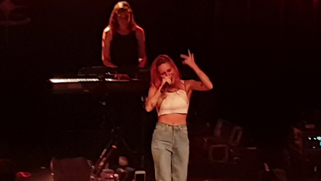 FEELS LIKE HOME - Bea Miller (Live Amsterdam Sep 27, 2019)