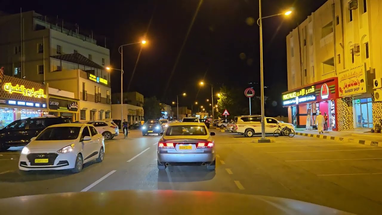 ولاية الحمراء في الليل.                                           سلطنة عمان