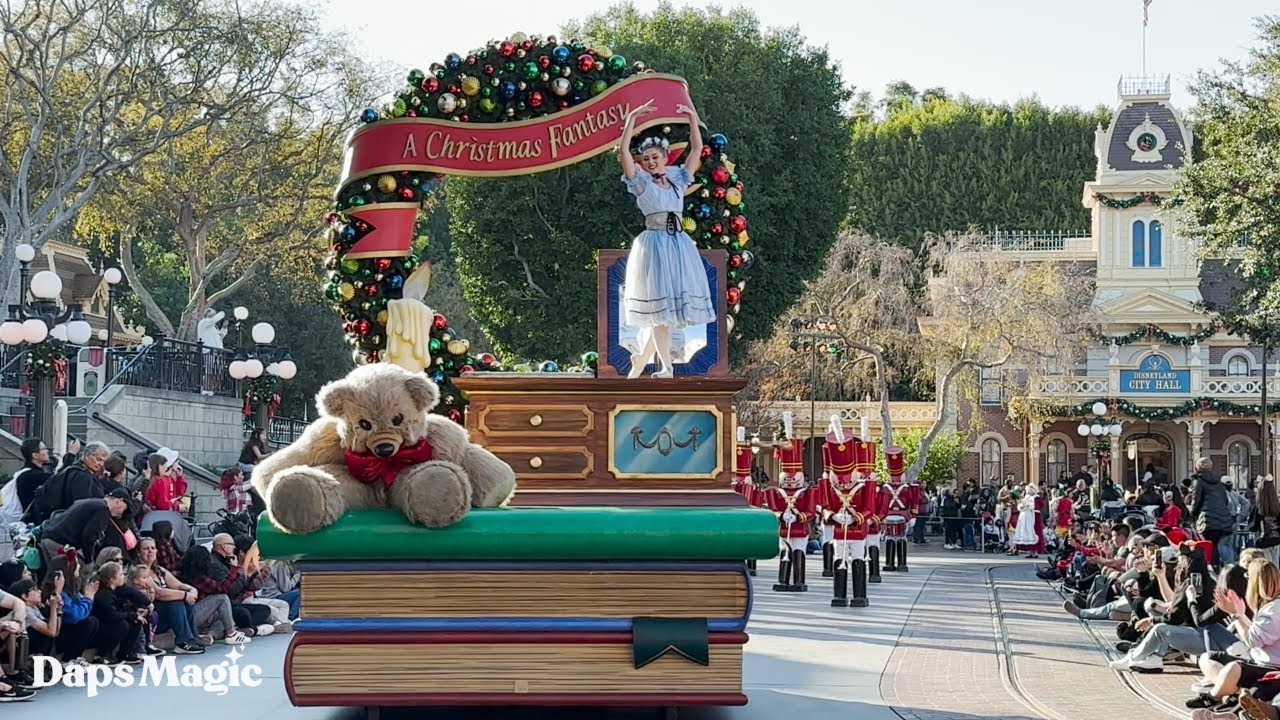 A Christmas Fantasy Parade - Holidays at Disneyland 2022