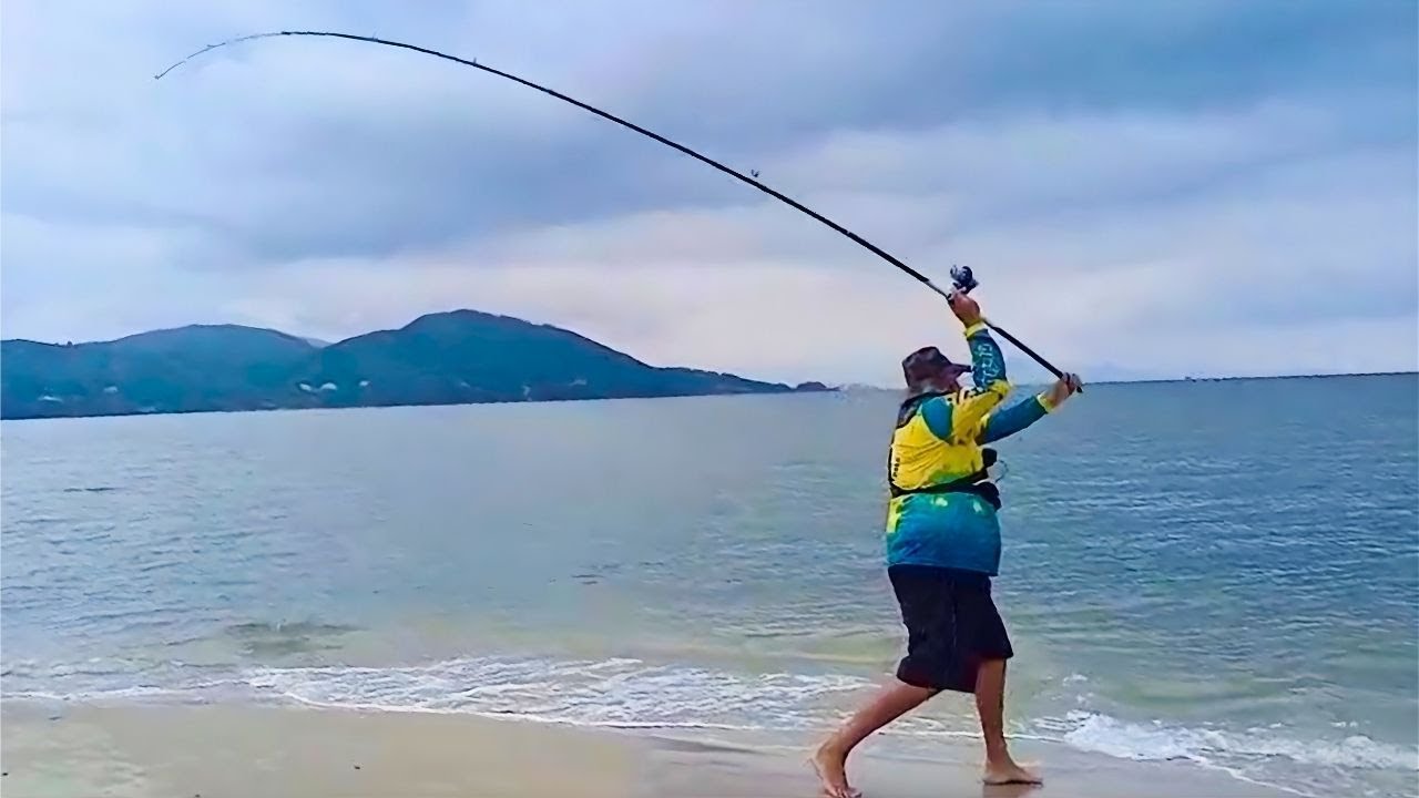 INACREDITÁVEL! Praia Paradisíaca e Peixe por Todo Lado!