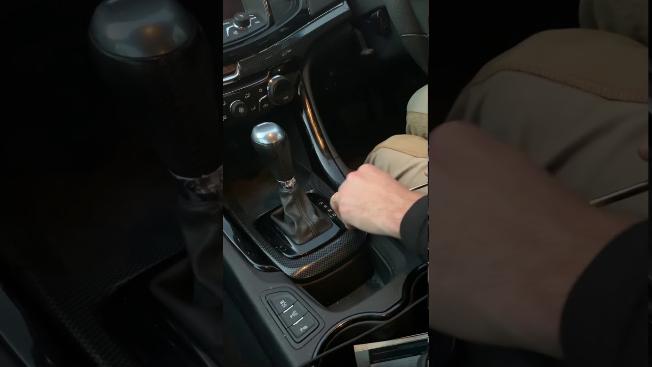 Holden VF Commodore centre trim removal