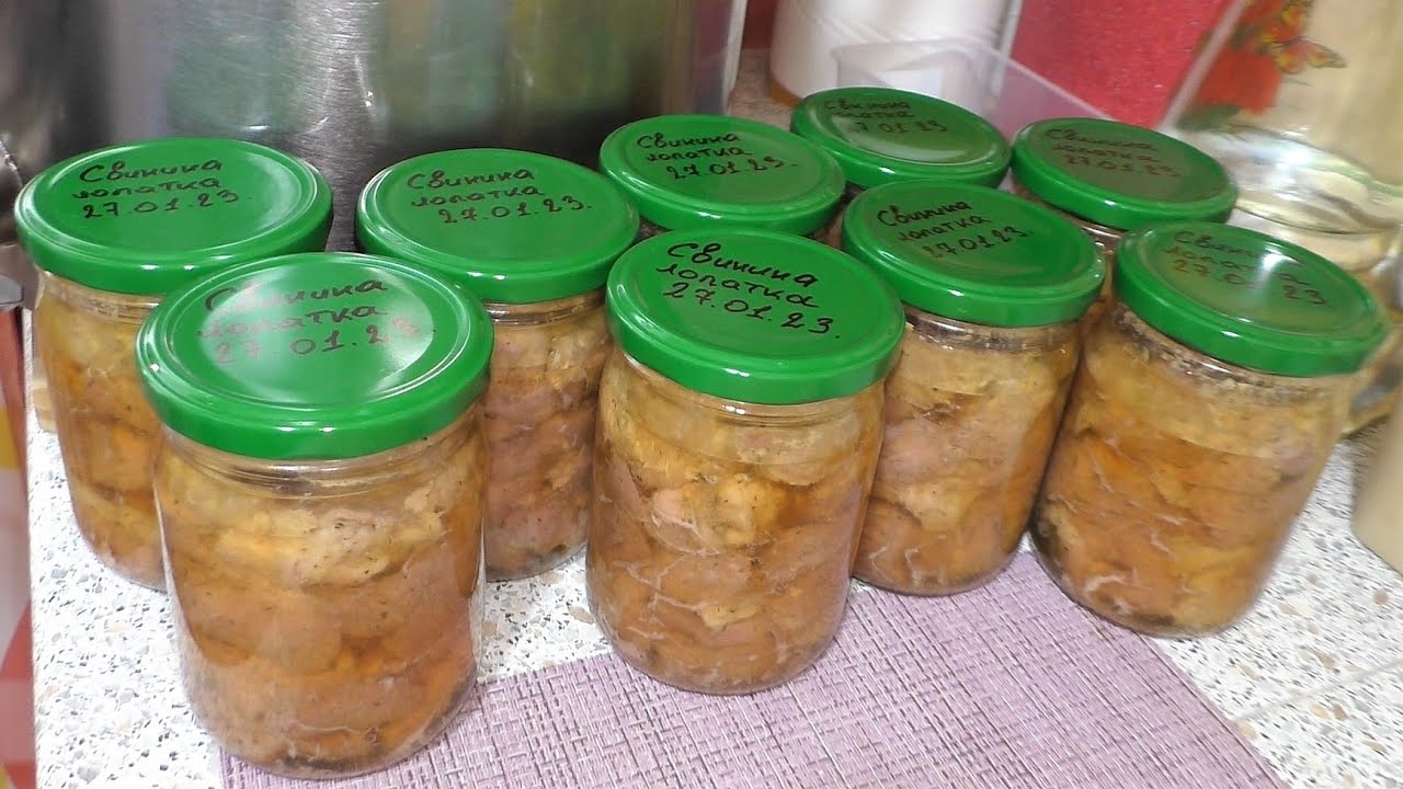 Рецепт приготовления домашней тушенки из свиной лопатки.