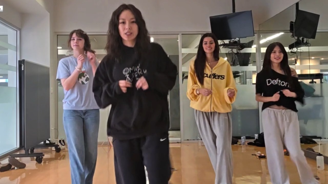 Diana Teaches Her Friends How to Dance