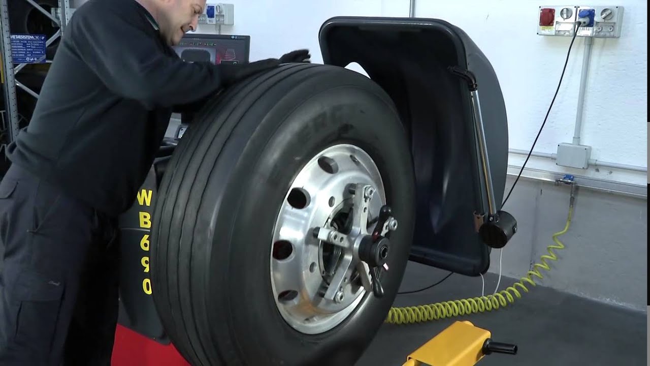 WB690 TRUCK WHEEL BALANCER