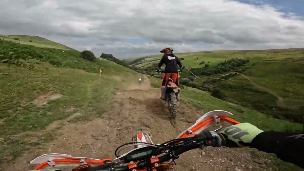 ENDURO Wor events Berwyn Leisure raw lap red
