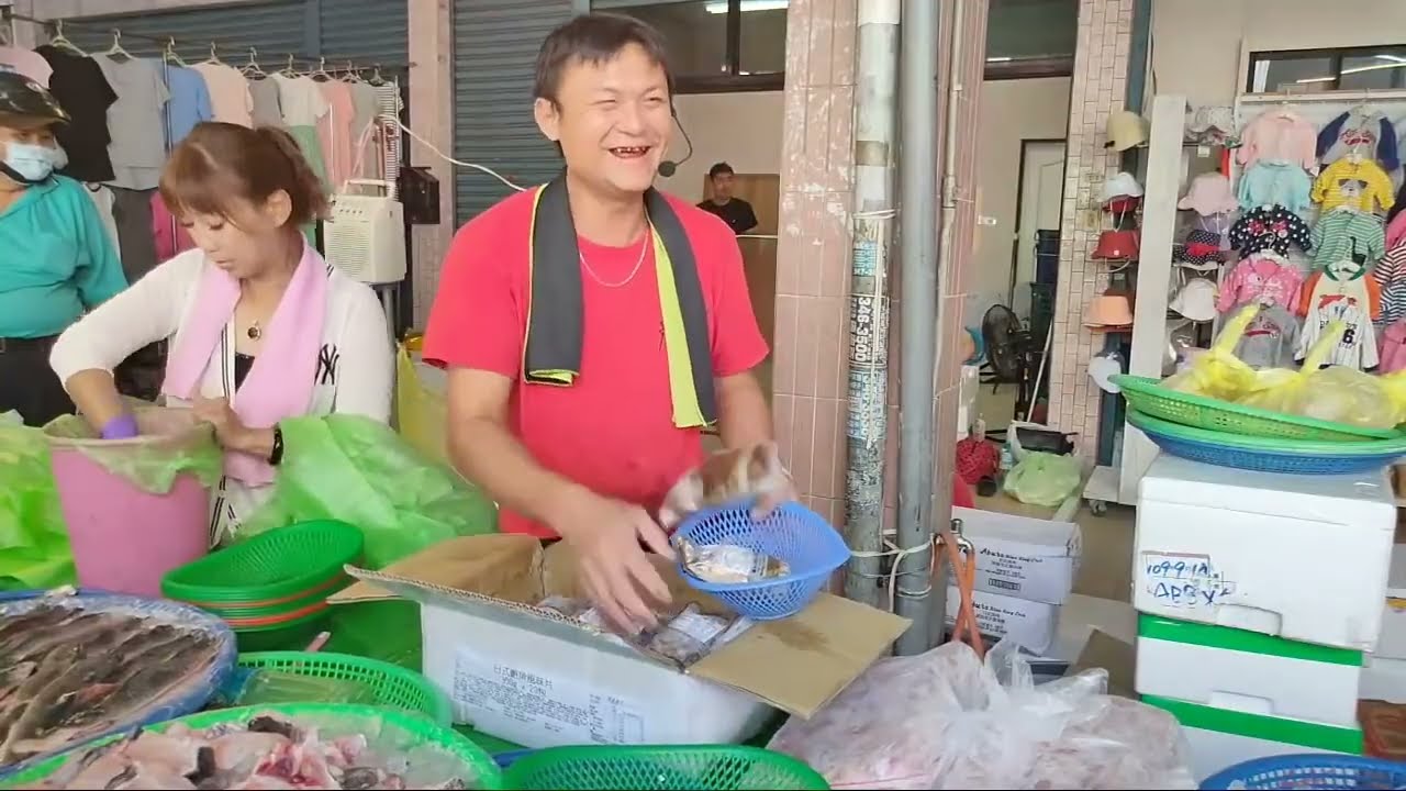 高雄三民區金獅湖王中皇海鮮叫賣
