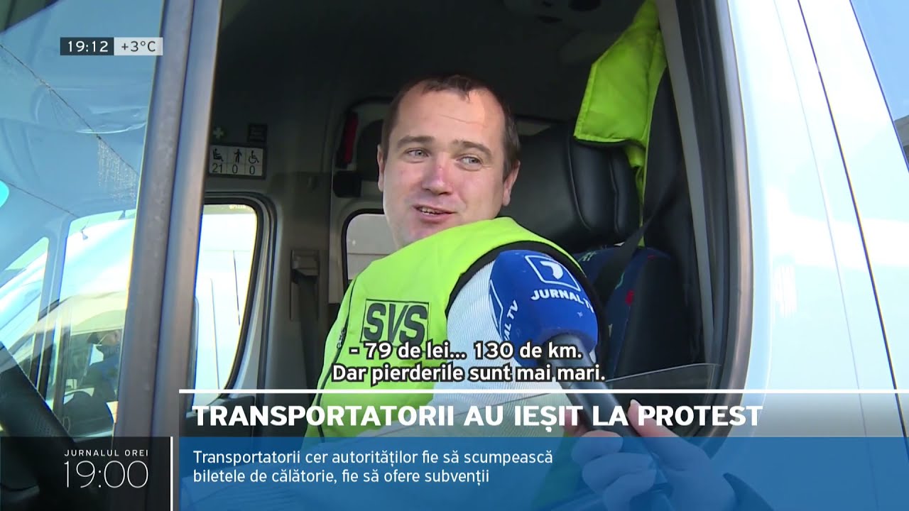 Zeci de șoferi de microbuz și autobuz au protestat astăzi în Piața Marii Adunări Naționale