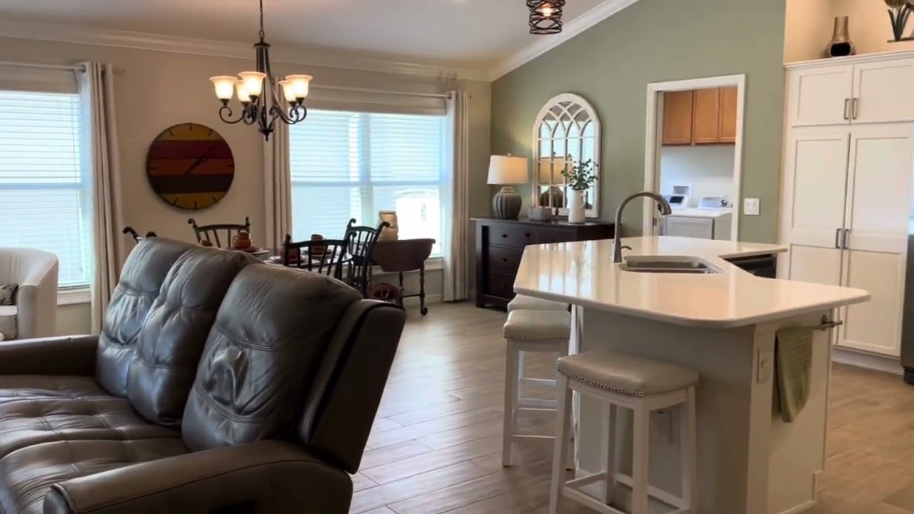 COURTYARD VILLA                3BR/2BA with 2 Car Garage-Expanded