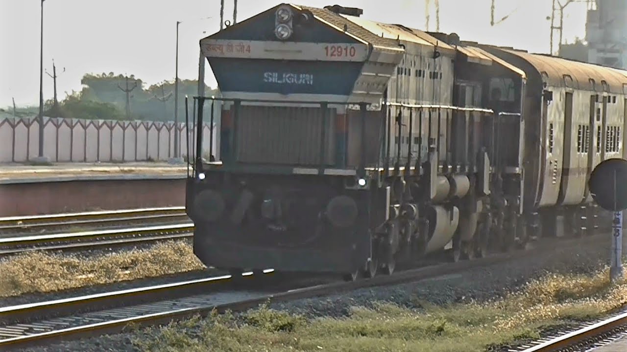 Offlink Wdg 4 12910 Siliguri with 09523 Okha Delhi Sarai Rohilla Express.