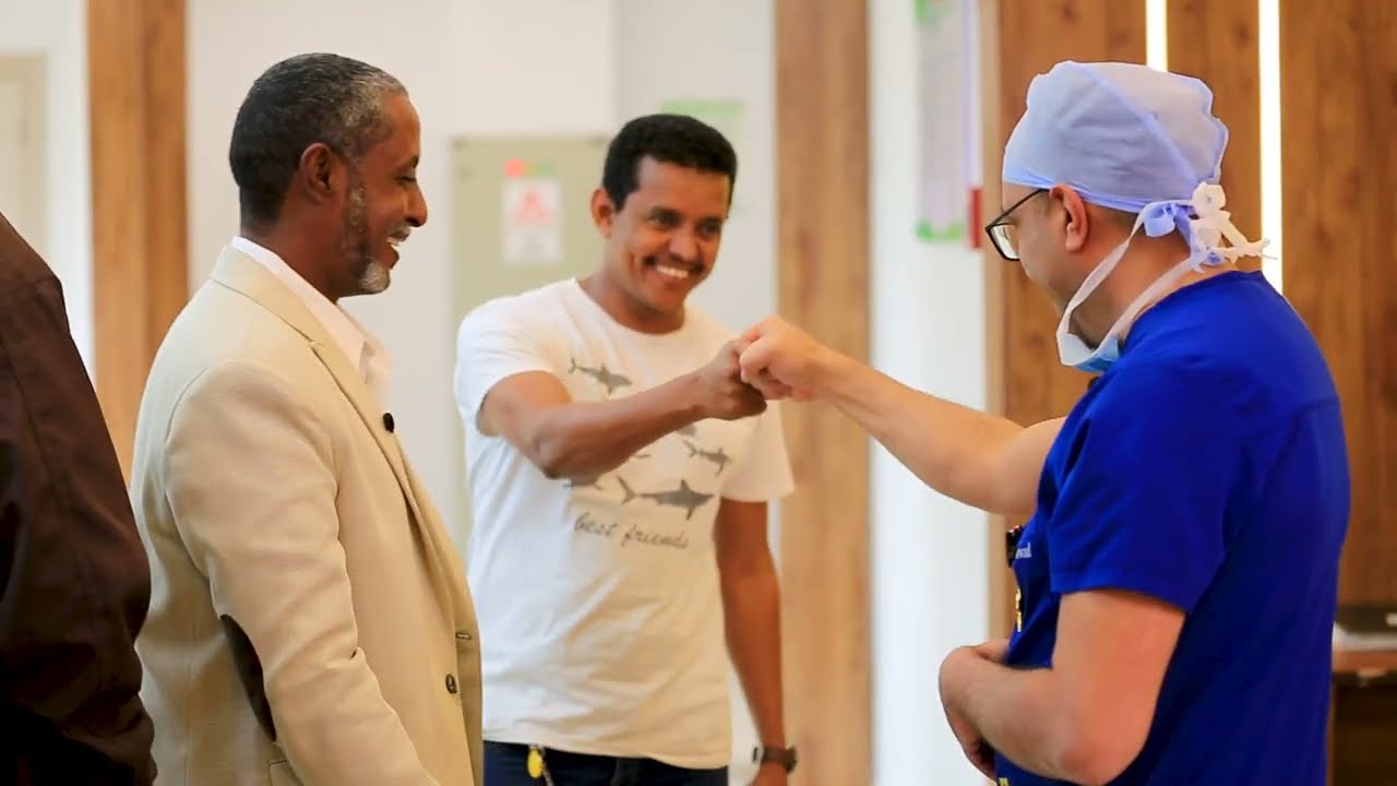 اللحظات الأولي مع أسرة إيناس بعد العملية…