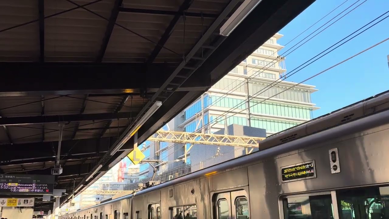 京王電鉄京王線都営新宿線直通笹塚駅ホームで9000系9739Fと9740F区間急行すれ違い