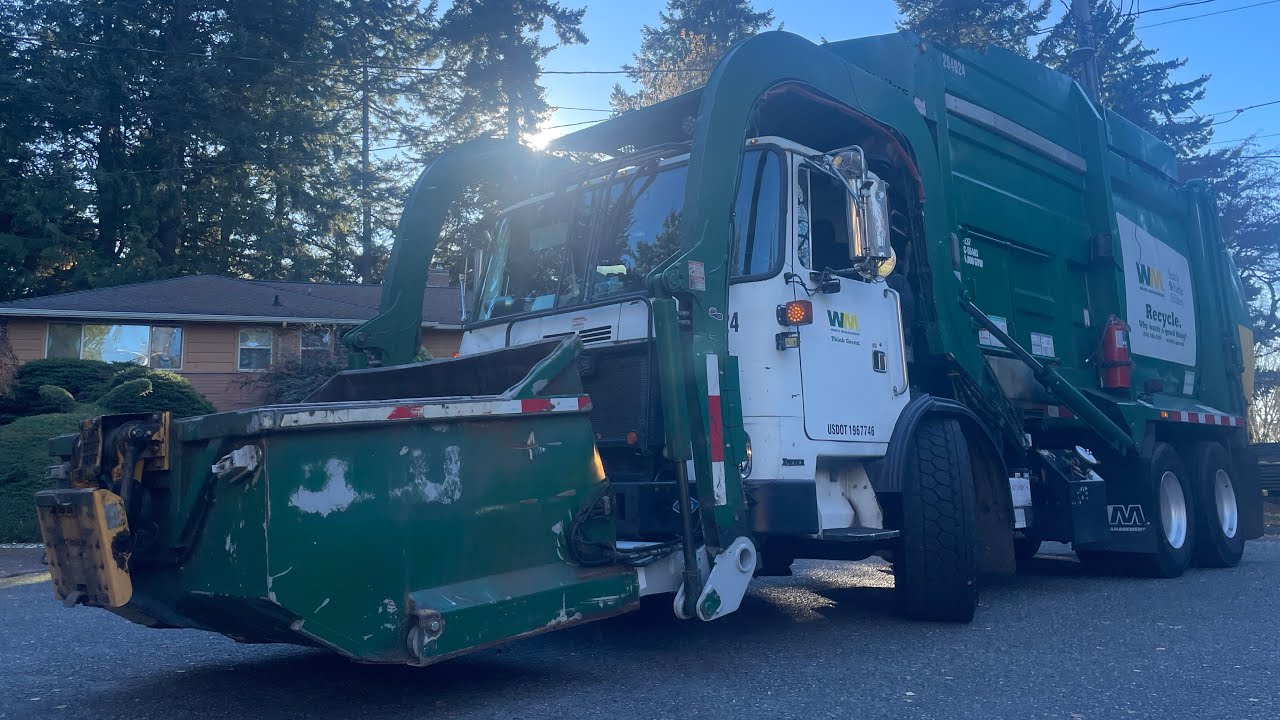 Waste Management Spare Autocar McNeilus Carry Can Garbage Truck tackling HEAVY post Thanksgiving YW!