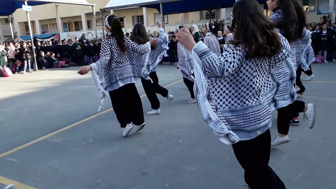 استعراض فلسطيني ويا نيالي مع زهرات الصف السادس