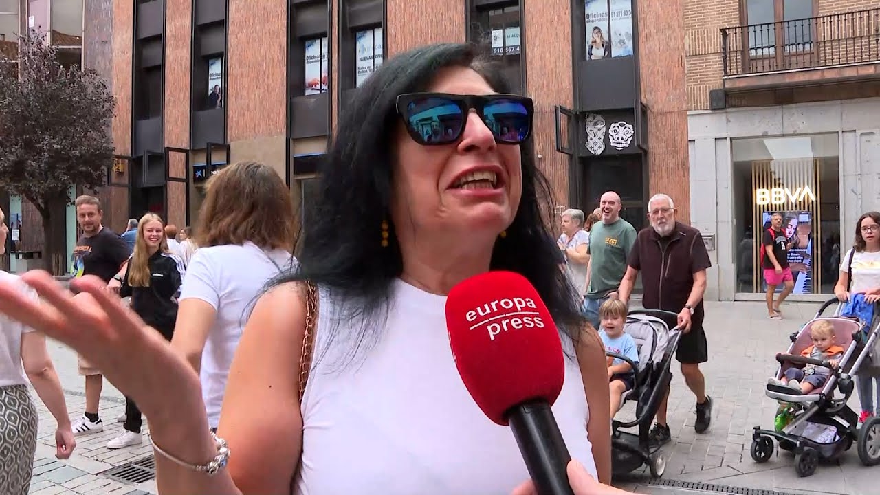 Los gigantes y cabezudos recorren las calles de Alcalá de Henares
