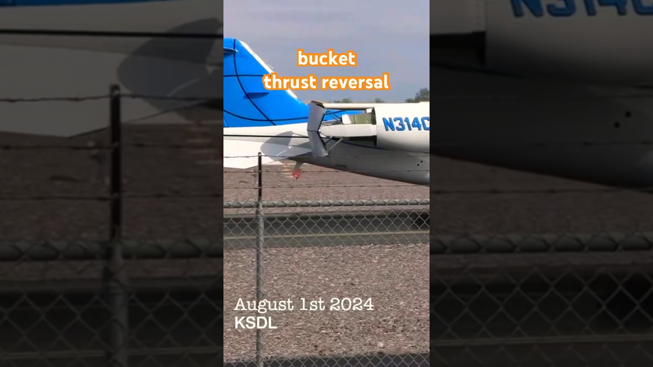 #jetengine #thrust #reversal #privatejet #businessjet #landing #takeoff #learjet #airport  #aviation
