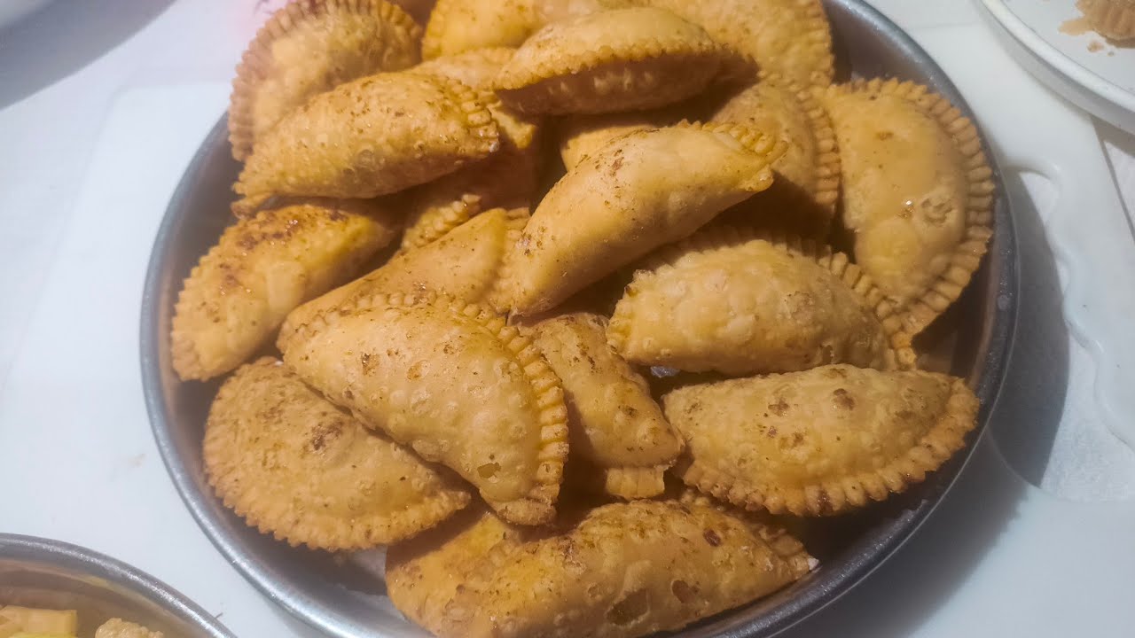 होली स्पेशल: हलवाई जैसी परफेक्ट मावा गुजिया अब घर पर! | Mava Gujia Recipe