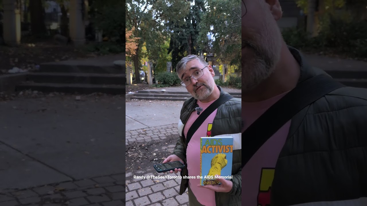 РЭНДИ @theSeenToronto делится мемориалом жертвам СПИДа в парке Барбара Холл