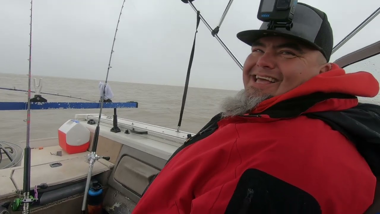 Крупные осетры и полосатые окуни в заливе Суисун/Гризли 🐟 🦈