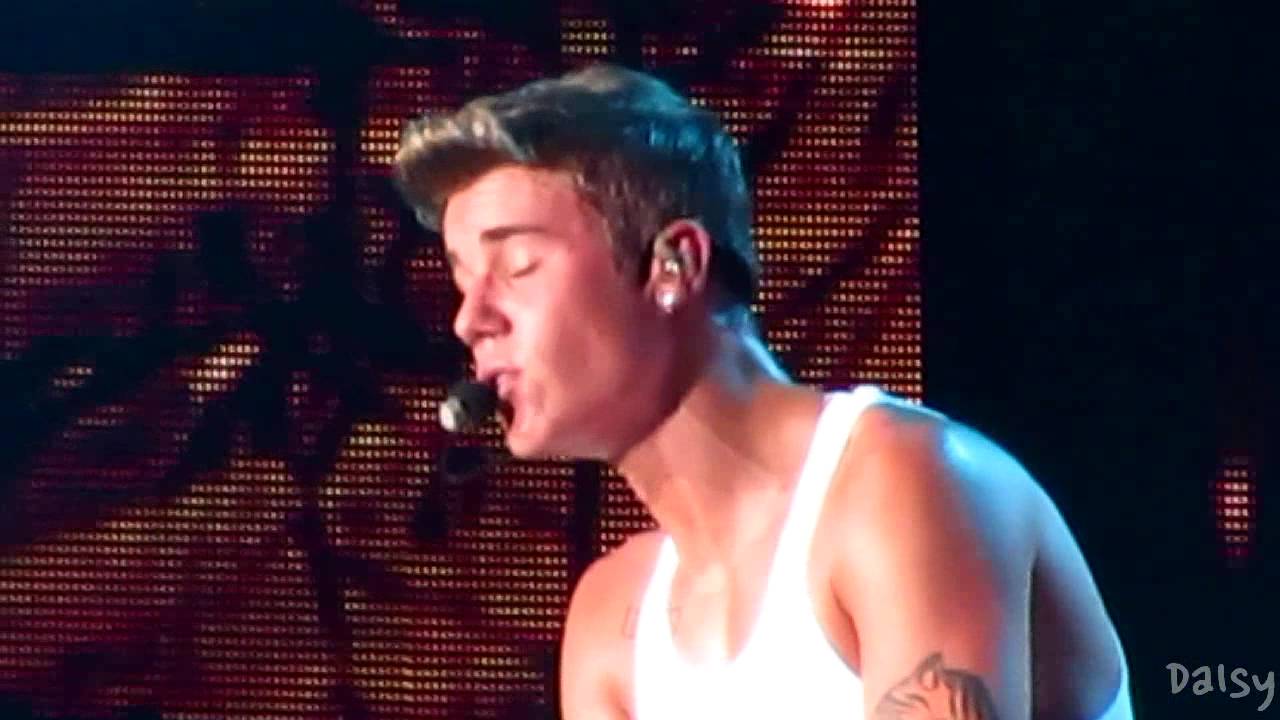 Be Alright - Justin Bieber : Believe Tour (South Korea) ) 13/10/10 (...eye contact ?_?)