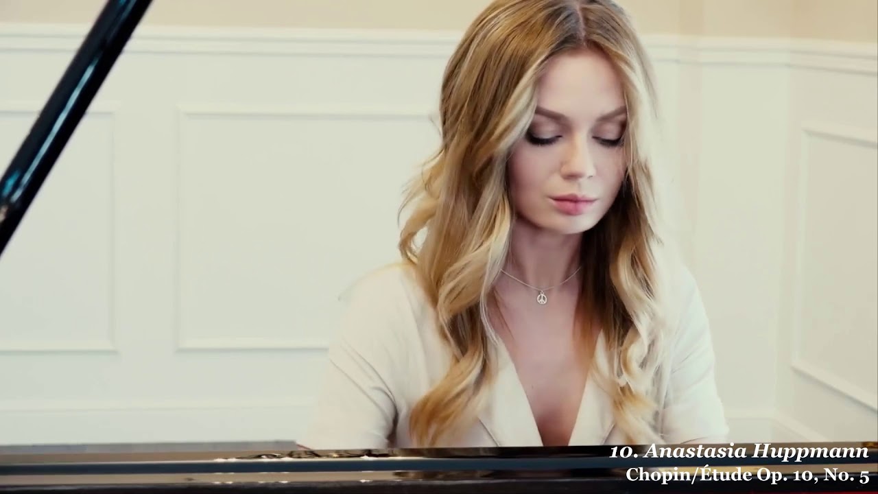 14 Beautiful Female Classical Pianists
