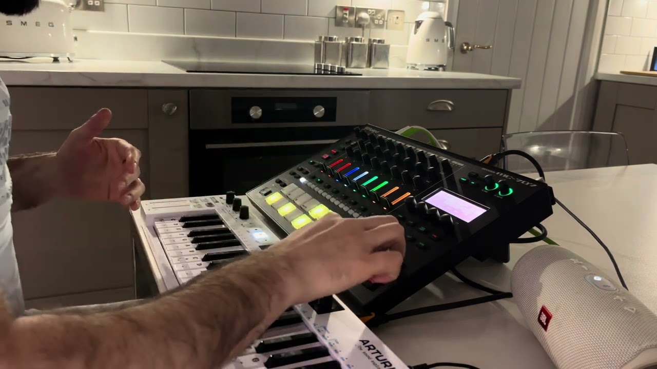 Old Skool on Roland MC-707 Groovebox