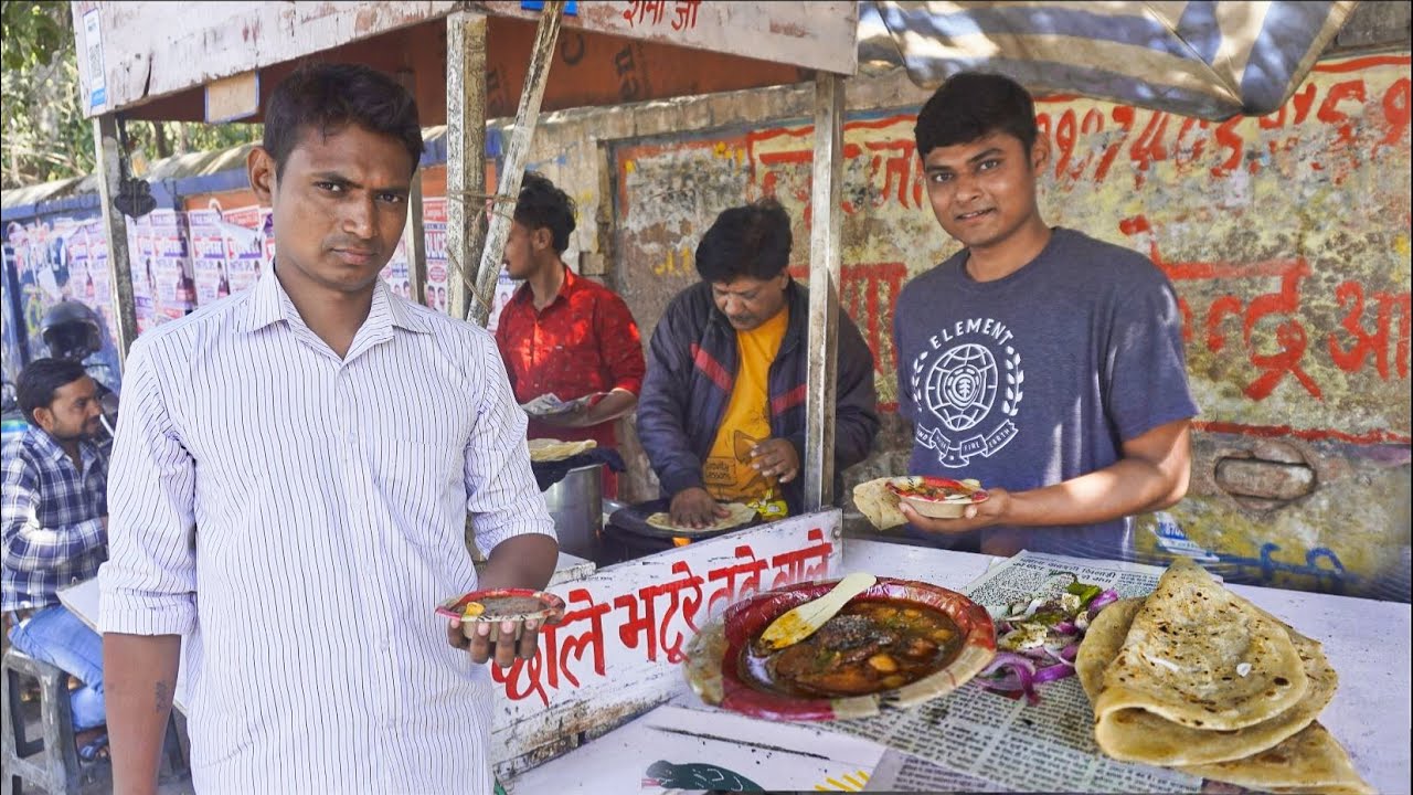 Unlimited Street Tawa Chole Bhatura Eating Challenge | 30 Rupees Tawa Bhatura Thali | Food Challenge