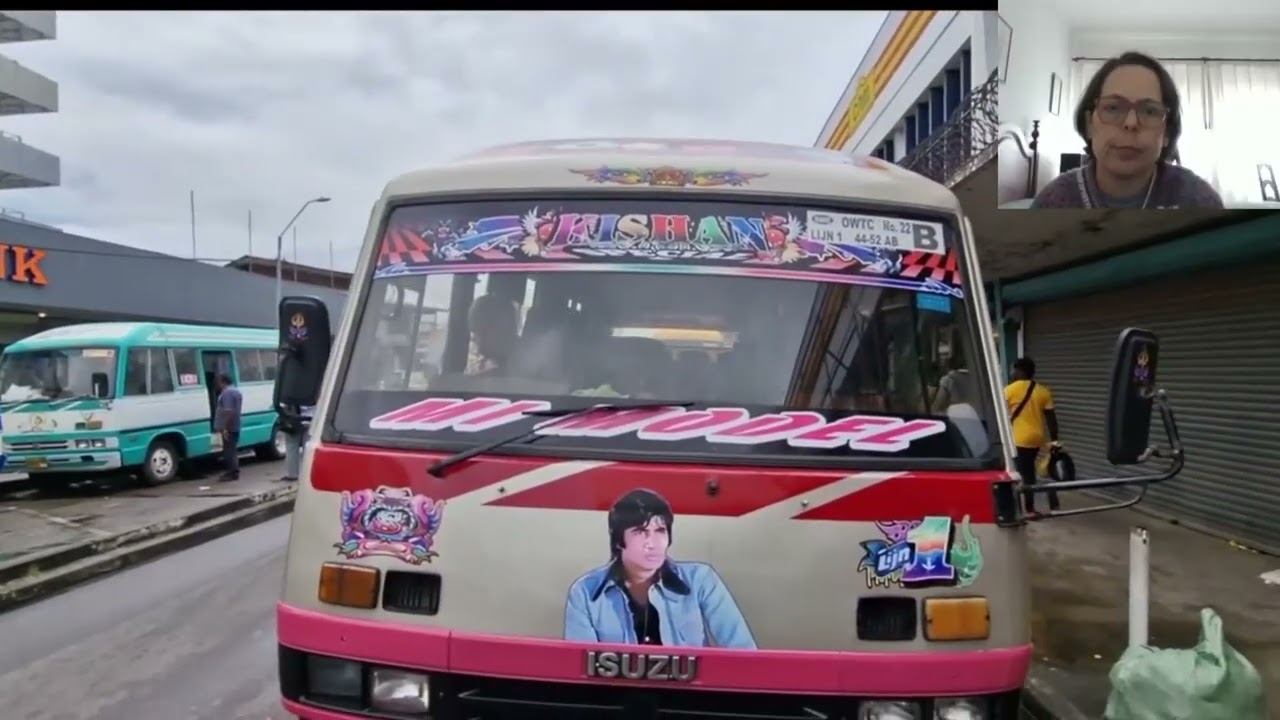 ARQUIVO de Vídeo CAMINHANDO a Pé e de CARRO pelas RUAS da Cidade de PARAMARIBO, Suriname