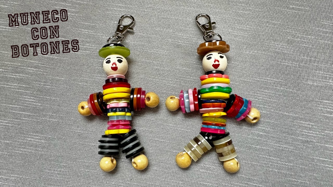 MUÑECO con botones llavero