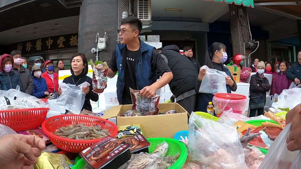 帥兒子又亂搞透抽瀑布 壯觀啦 #中彰海王子 #烏日火車站 #海鮮叫賣 #海鮮拍賣