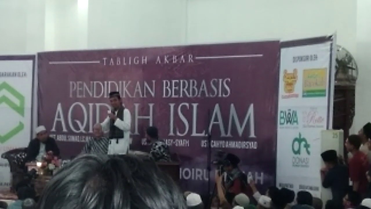 Suami NU, Istri Muhammadiyah. Bagaimana Ustadz Somad?