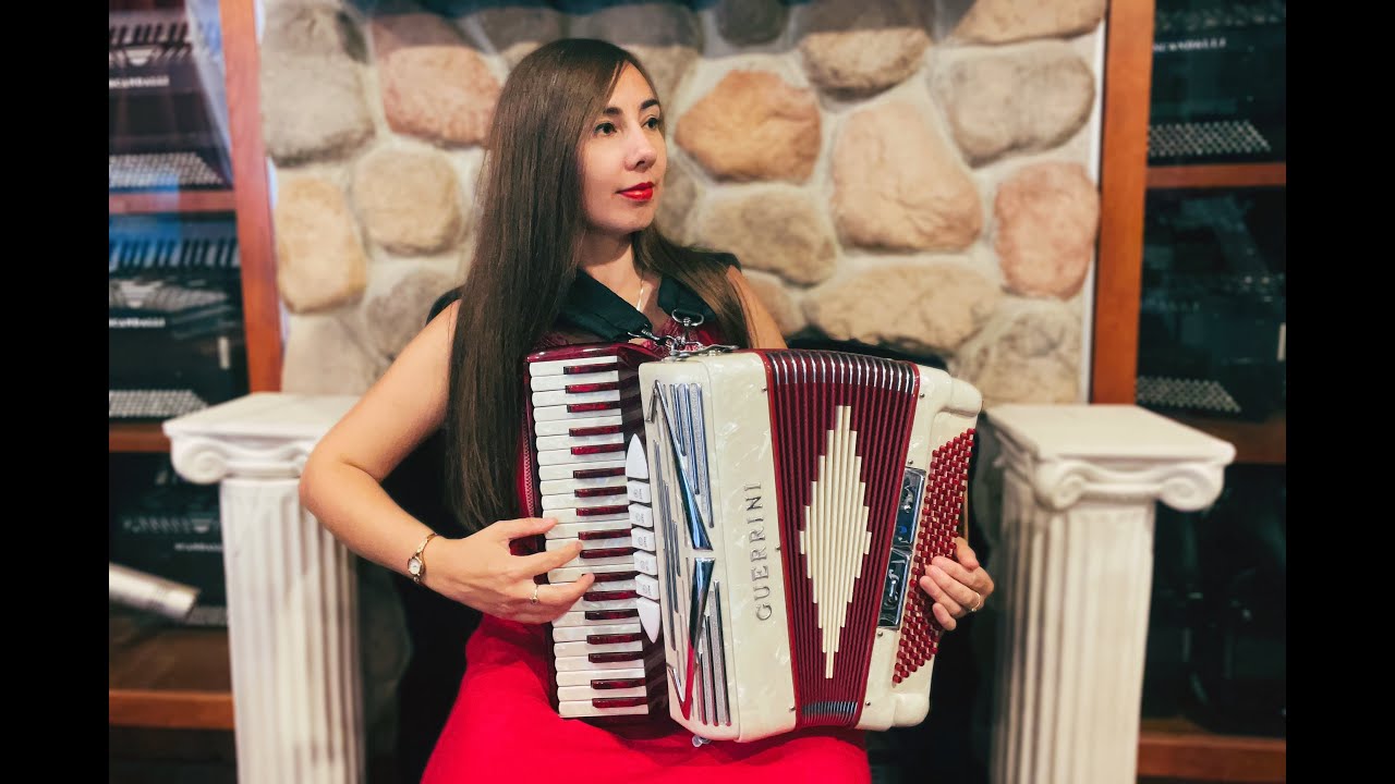5292 - Candy Stripe Guerrini Mod.624 Piano Accordion LM 41 120