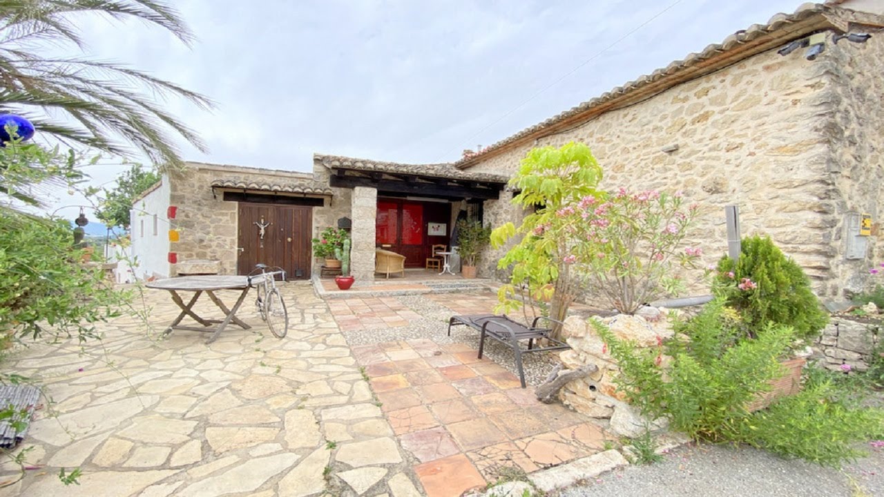 €285,000 - 3 Bedroom, 2 Bathroom villa in Alcalalí