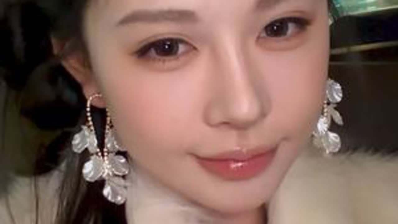 都来学这个#古早千金妆 。片尾最后有怎么拍出这种感觉小技巧。