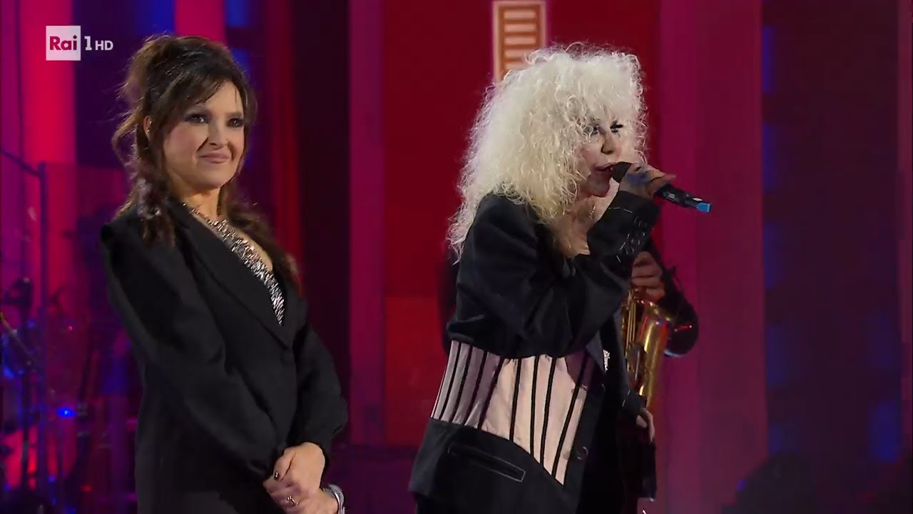 Carlotta e Donatella Rettore cantano 