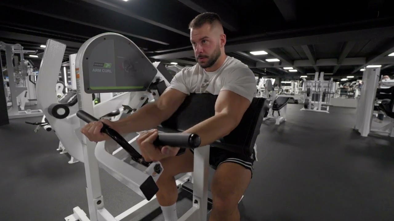 15 Seated Arm Curl