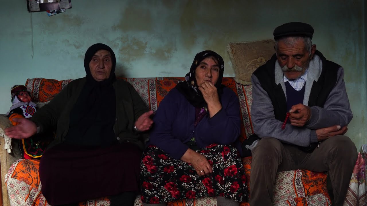 Ömürden giden günler de menekşe KARAKURT