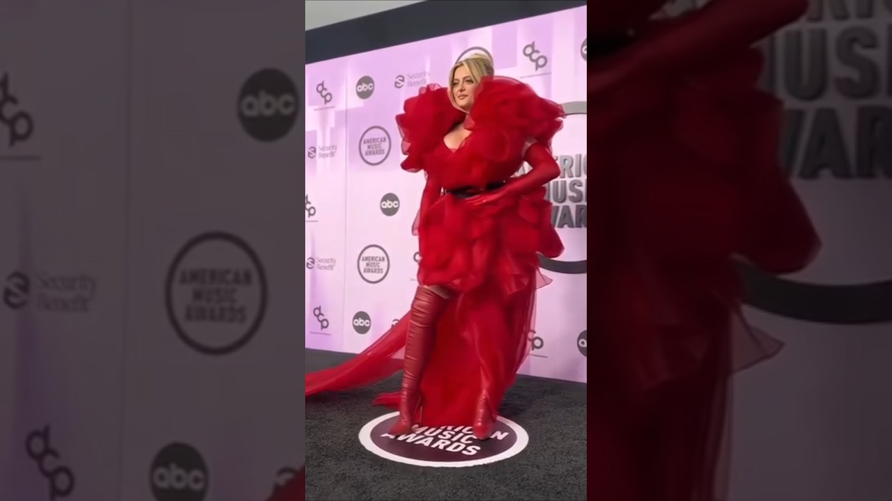 BEBE REXHA at the American Music Awards red carpet! ♥️ 