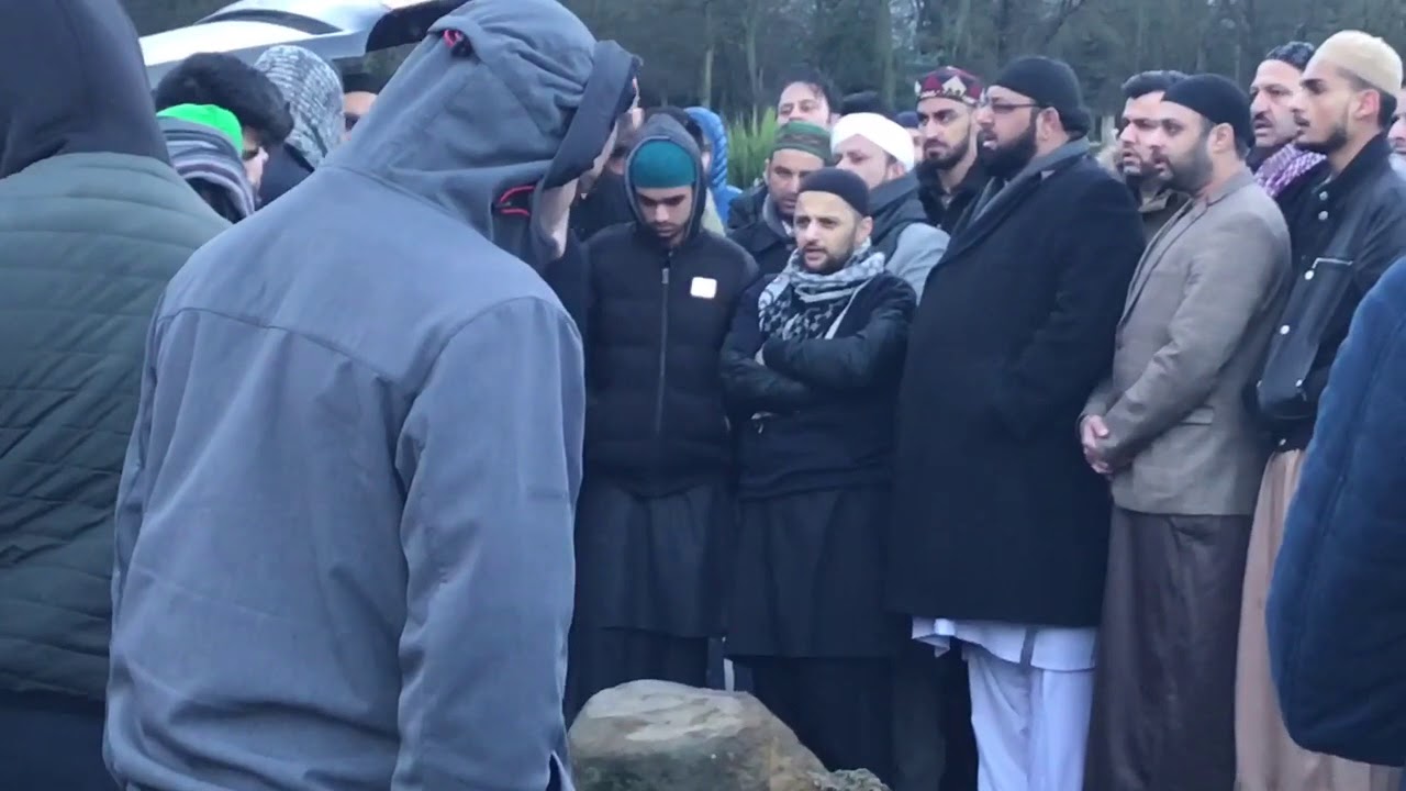 Naat session at TAUQEER ANJUM’S Burial