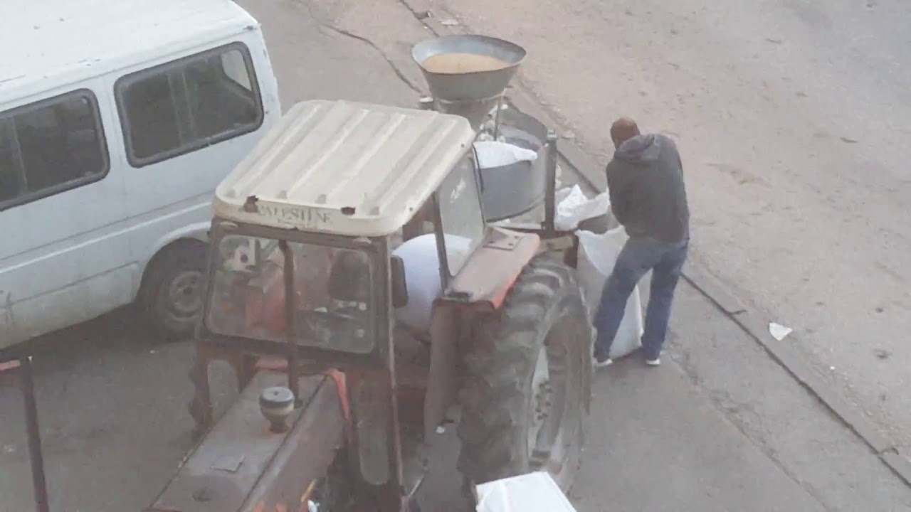 مطحنة القمح المتنقلة في فلسطين