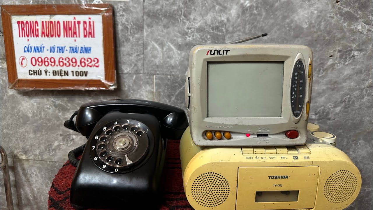 Hoài niệm trưng bày điện thoại cổ/radio/tivi trưng Tết rất đẹp. Giá 700k(bao ship)liên hệ:0969639622