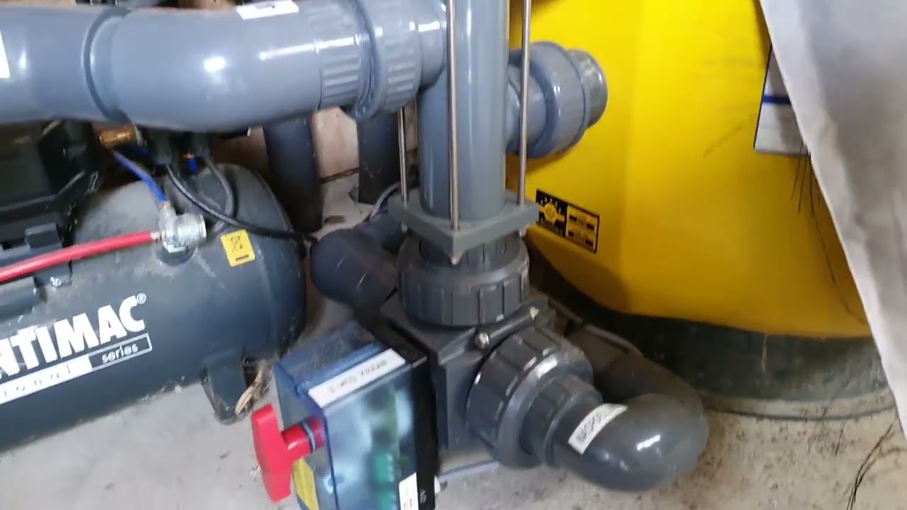 Taqua Automatisation : stofzuigen van zwembad
